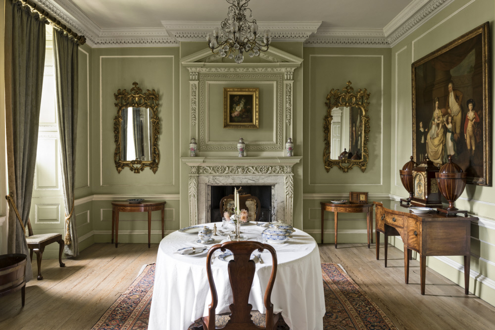 The Dining Room at Peckover House and Garden, Cambridgeshire. The Dining Room at Peckover House and Garden, Cambridgeshire. Peckover House is a secret gem, an oasis hidden away in an urban environment. A classic Georgian merchant's town house, it was lived in by the Peckover family for 150 years.